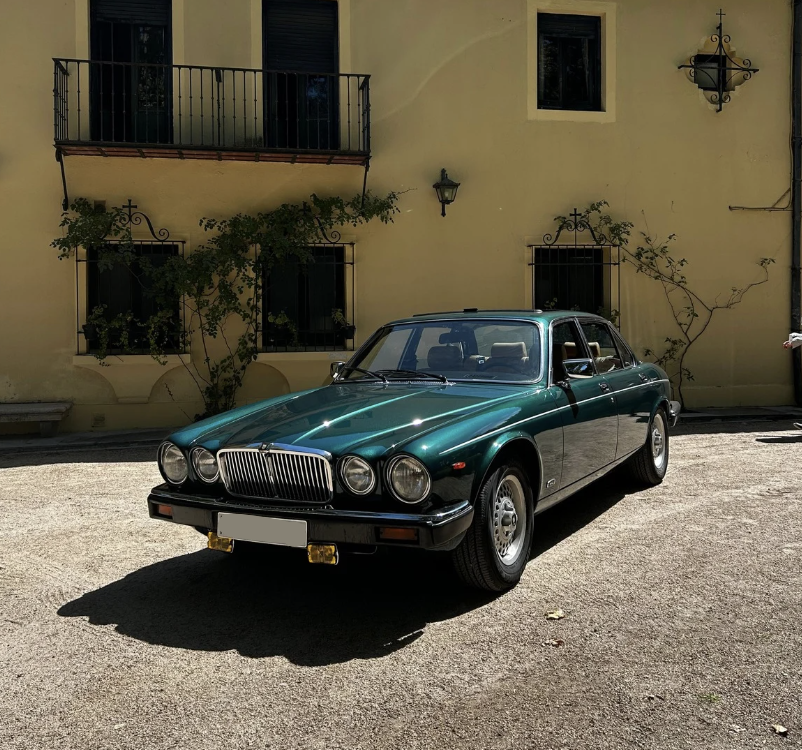 Jaguar XJ6 verde botella de Calessa Car Collection, coche clásico para bodas y eventos